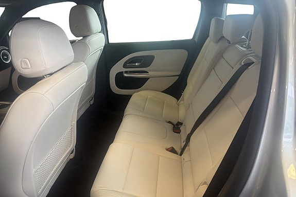 Mercedes-Benz GLB350 13 of 17