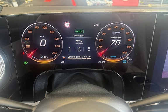 Mercedes-Benz GLB350 15 of 17