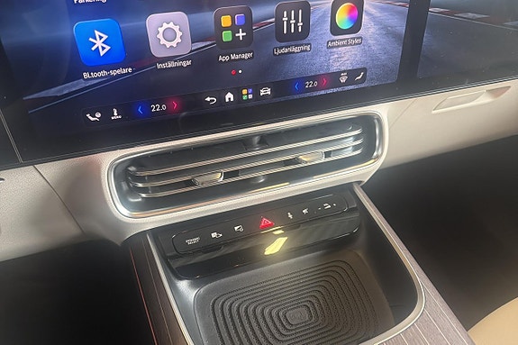 Mercedes-Benz GLB350 14 of 17