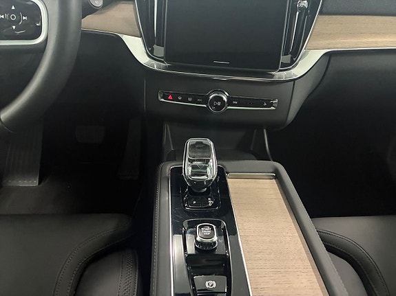 Volvo XC90 14 of 16