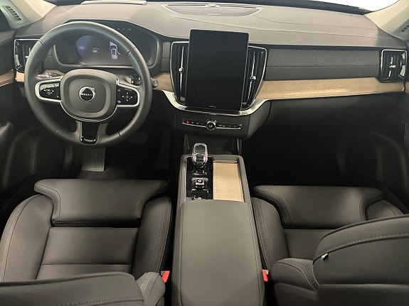 Volvo XC90 6 of 16