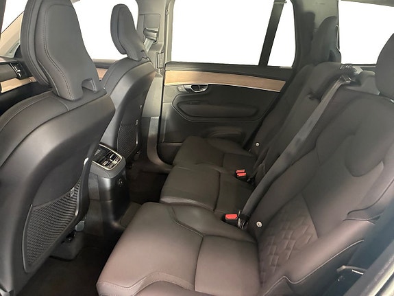 Volvo XC90 8 of 16