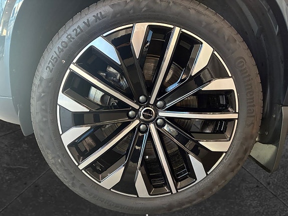 Volvo XC90 11 of 16
