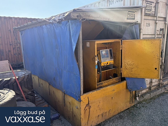 Farmartank 3500 liter med tak, pump och räkneverk