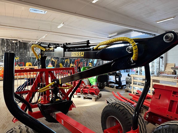 KTS Huggarvagn 7,0 ton med 5,4m-kran 7 of 8