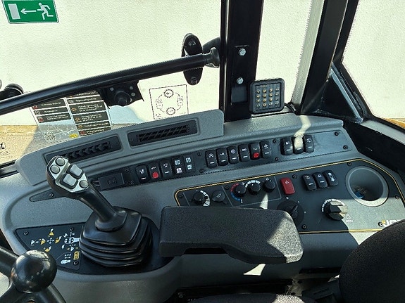 JCB 409 8 of 10