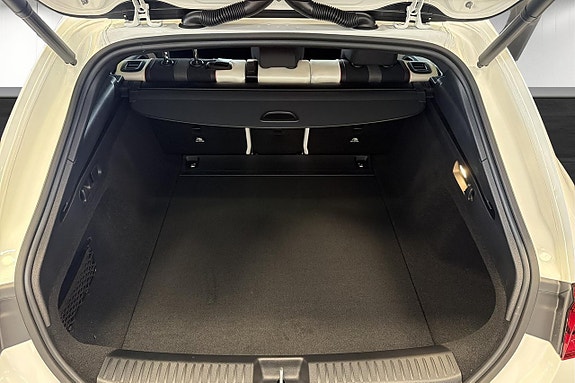 Mercedes-Benz CLA350 7 of 18
