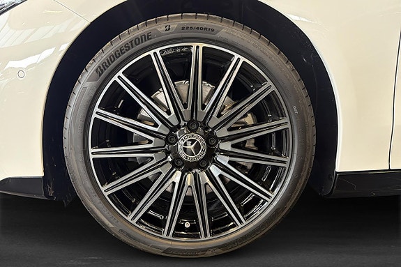Mercedes-Benz CLA350 18 of 18