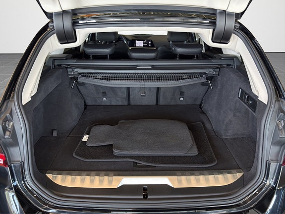 BMW 330e 20 of 21