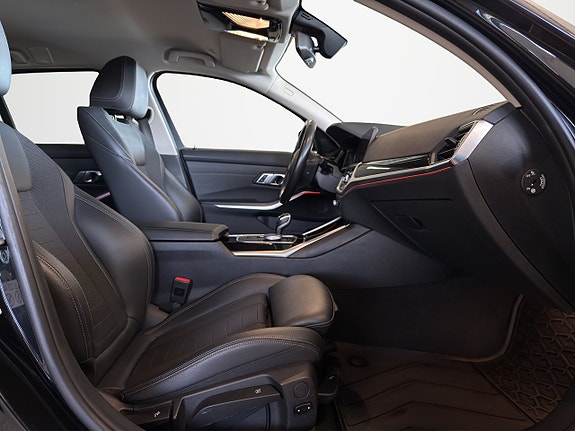 BMW 330e 17 of 21