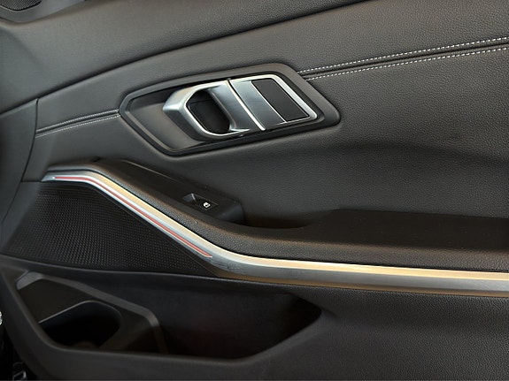 BMW 330e 18 of 21