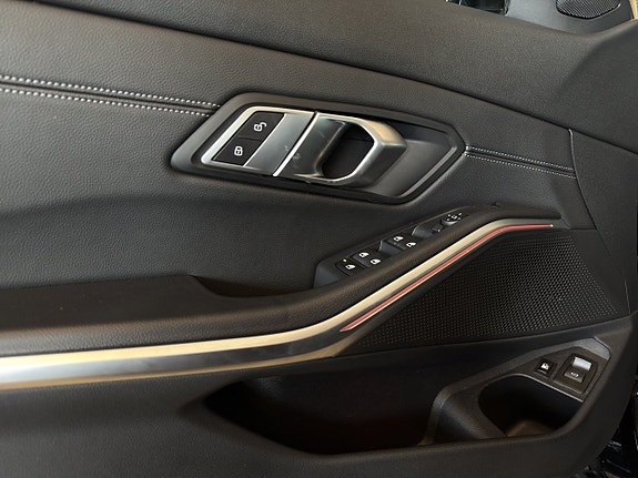 BMW 330e 13 of 21