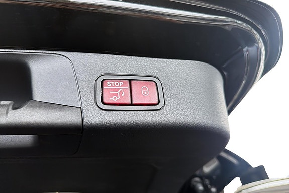Mercedes-Benz GLB35 9 of 21