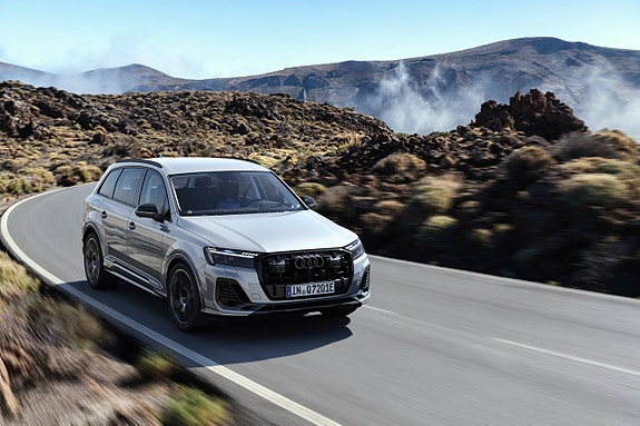 Audi Q7 2 of 5