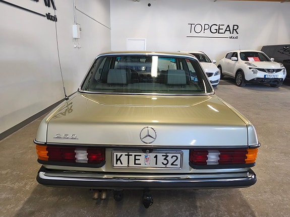 Mercedes-Benz W123 5 of 5