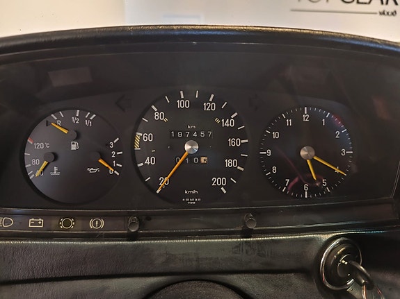 Mercedes-Benz W123 10 of 14