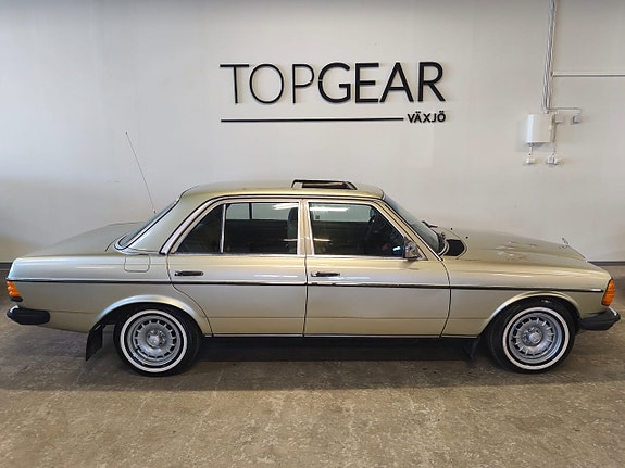 Mercedes-Benz W123 7 of 14
