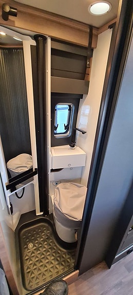 Knaus 540 MQ BoxLife Platinum "Automat +lyftsäng + adaptiv farthållare" 14 of 14