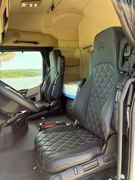 Mercedes-Benz Arocs 3253 L 8x4 (Kranvxl) 6 of 10