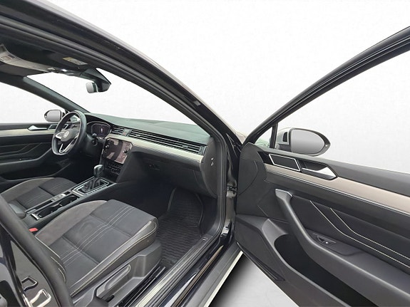 Volkswagen Passat Alltrack 25 of 30