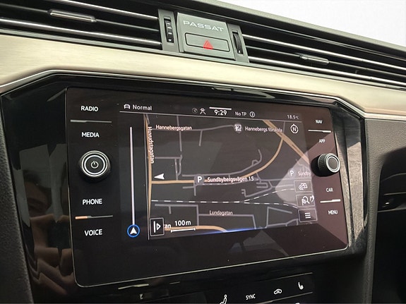 Volkswagen Passat Alltrack 17 of 30