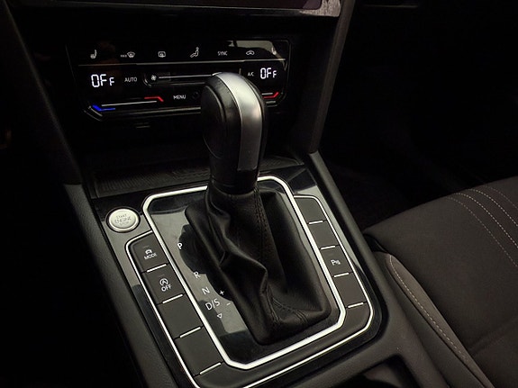 Volkswagen Passat Alltrack 23 of 30