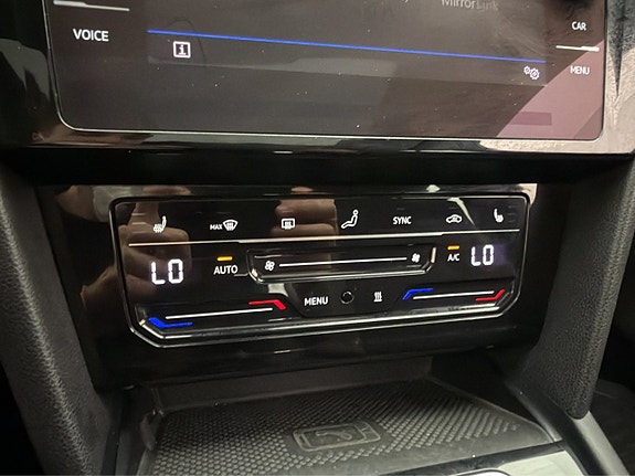 Volkswagen Passat Alltrack 22 of 30