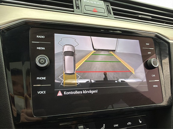 Volkswagen Passat Alltrack 16 of 30