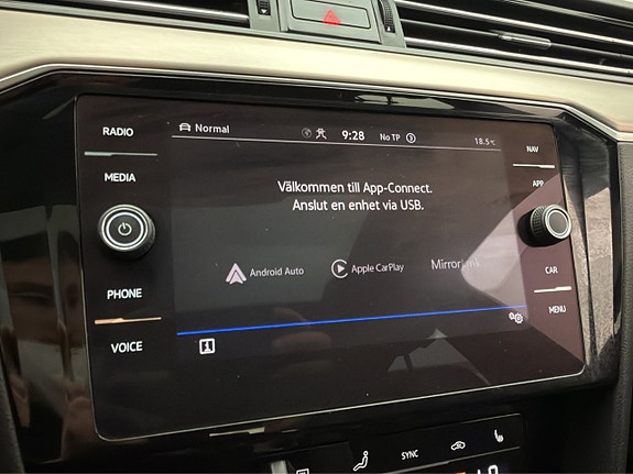 Volkswagen Passat Alltrack 18 of 30