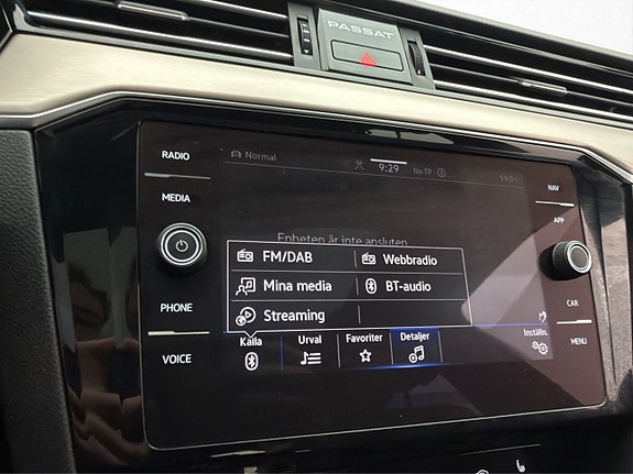 Volkswagen Passat Alltrack 21 of 30