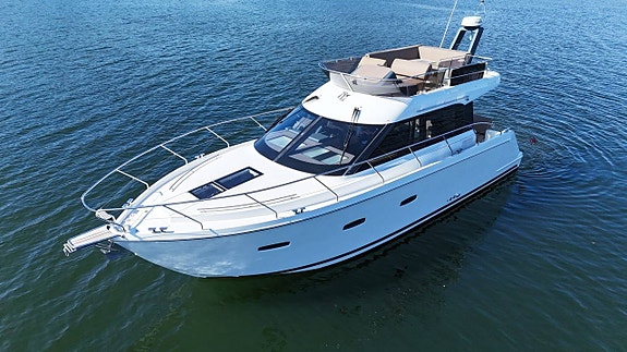 Sealine F380 2 of 5