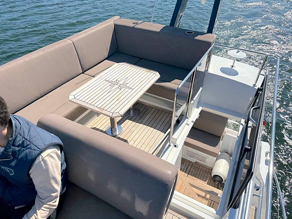 Sealine F380 6 of 12
