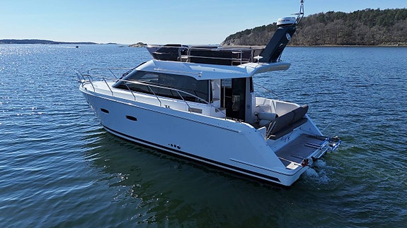 Sealine F380 3 of 5