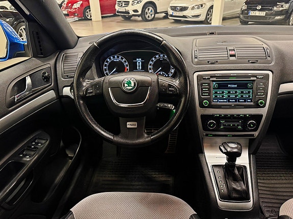 Skoda Octavia 2 of 5