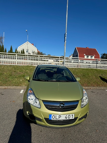Opel Corsa 2 of 4