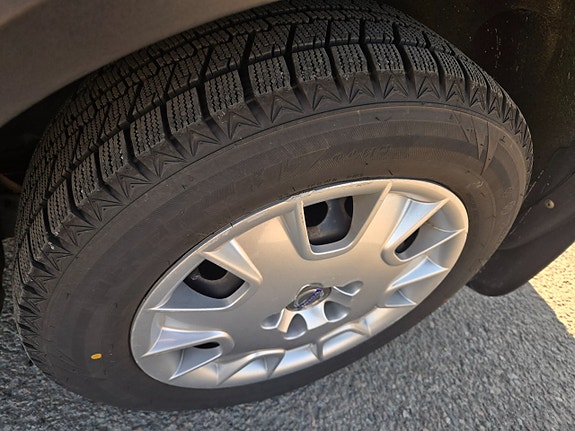 Volvo XC70 13 of 15
