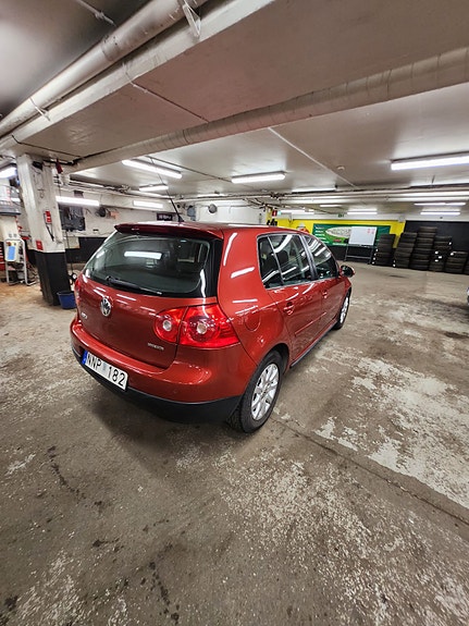 Volkswagen Golf V 2 of 14