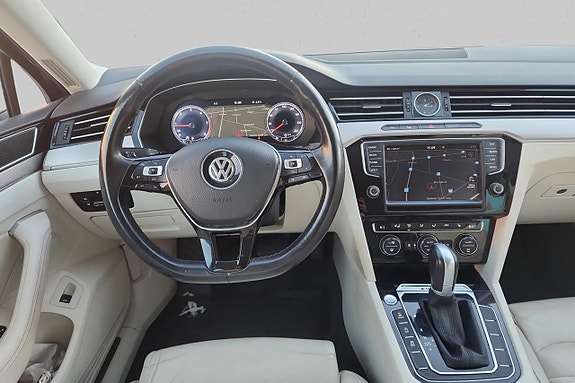 Volkswagen Passat 6 of 14