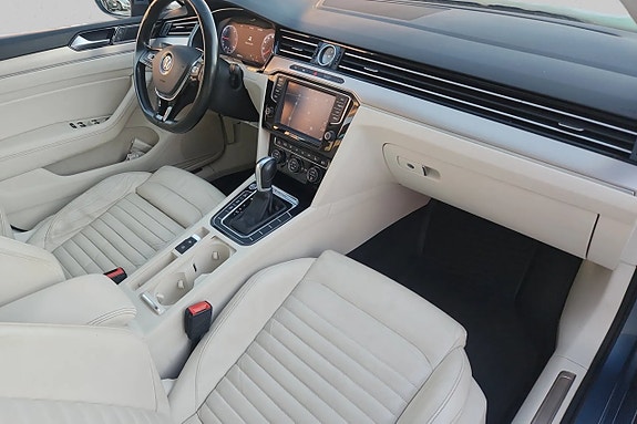 Volkswagen Passat 10 of 14