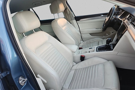 Volkswagen Passat 11 of 14