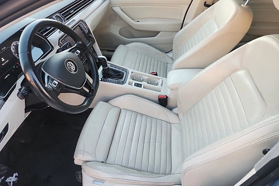 Volkswagen Passat 7 of 14