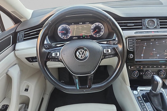 Volkswagen Passat 8 of 14
