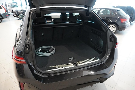 BMW i5 5 of 11