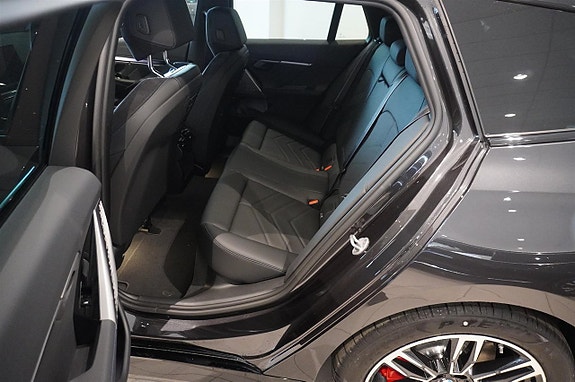 BMW i5 6 of 11
