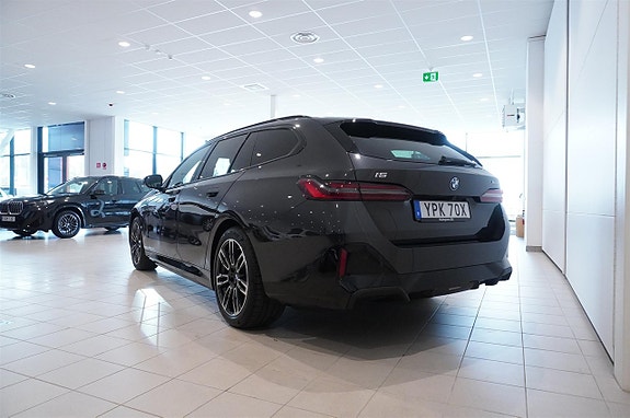 BMW i5 4 of 11
