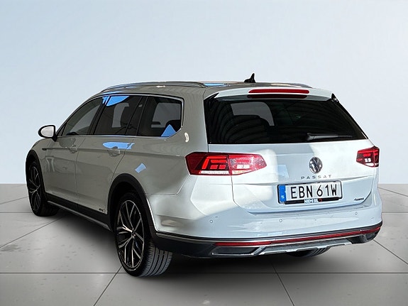 Volkswagen Passat Alltrack 4 of 5