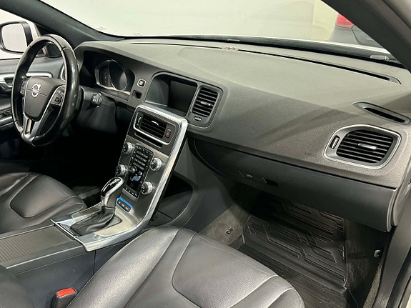 Volvo V60 4 of 5