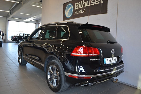 Volkswagen Touareg 3 of 5