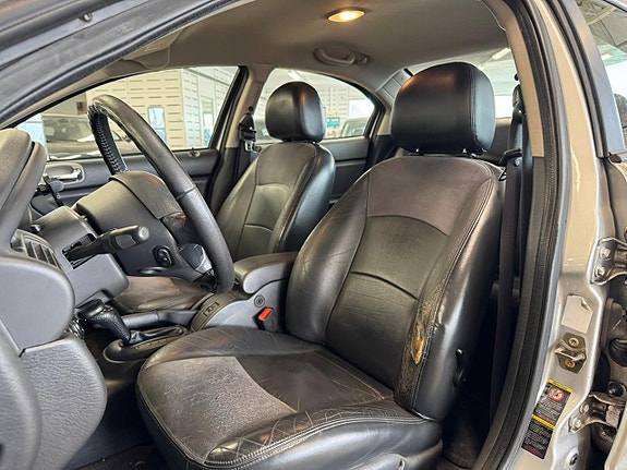 Chrysler Sebring 5 of 14
