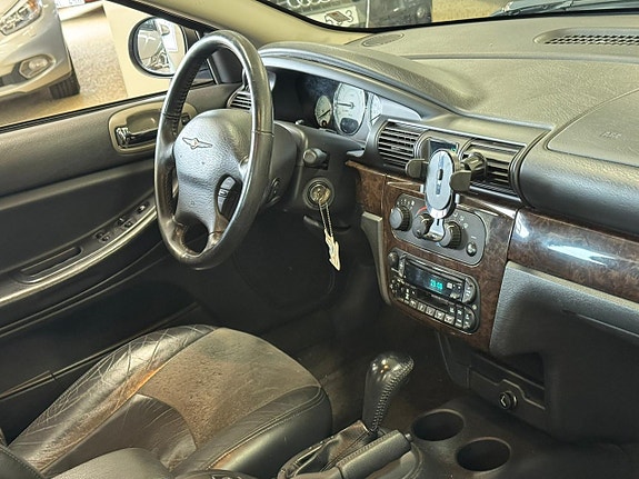 Chrysler Sebring 10 of 14